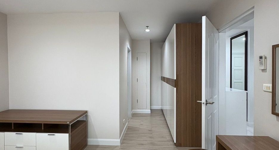 For rent 2 bedrooms condo in Pathum Wan, Bangkok