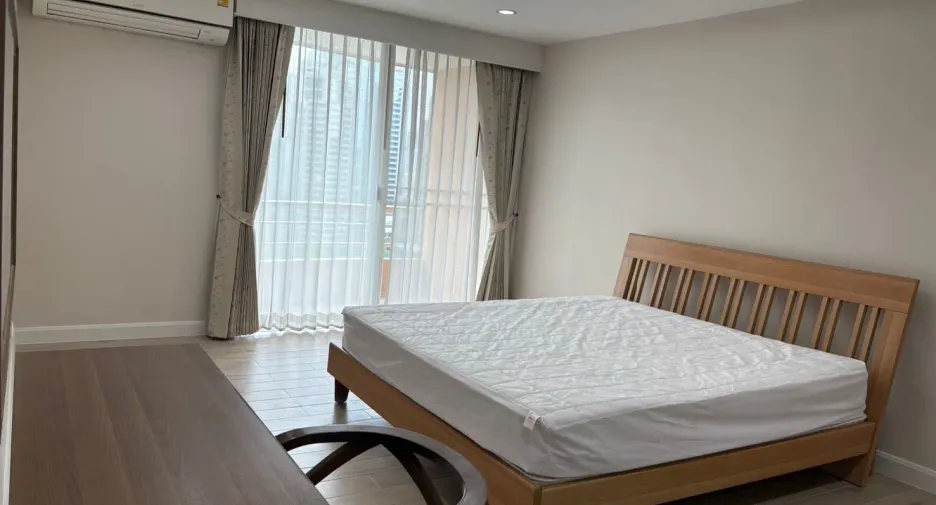 For rent 2 bedrooms condo in Pathum Wan, Bangkok