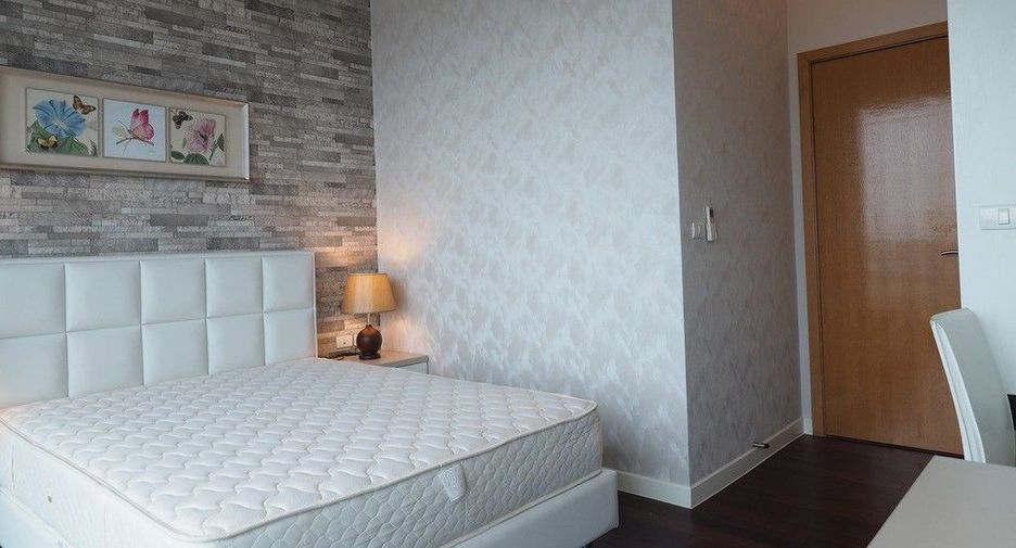For rent 3 bedrooms condo in Watthana, Bangkok