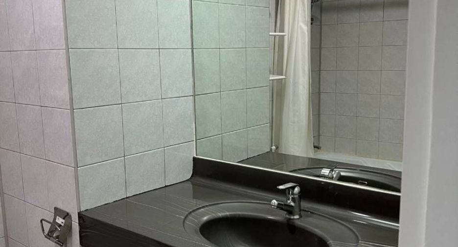 For rent 1 bed condo in Watthana, Bangkok