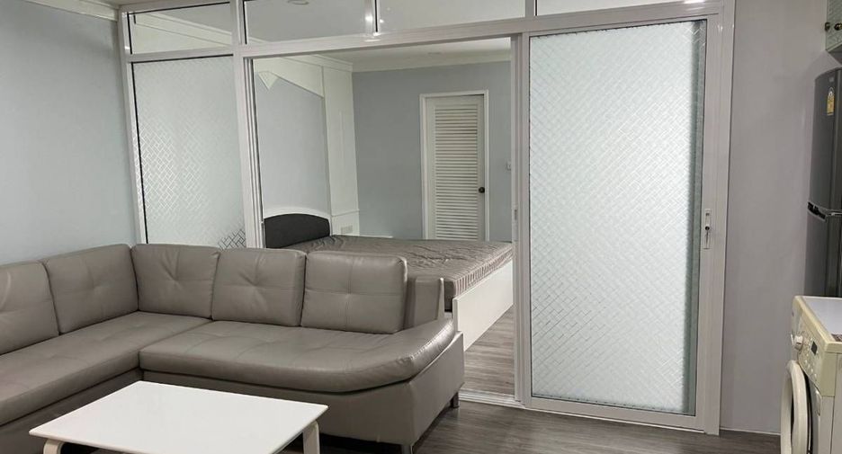 For rent 1 bed condo in Watthana, Bangkok