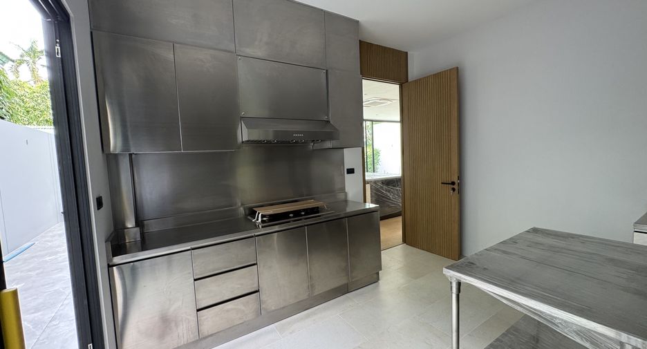 Haus zur Miete mit 4 Zimmer in Wang Thonglang, Bangkok