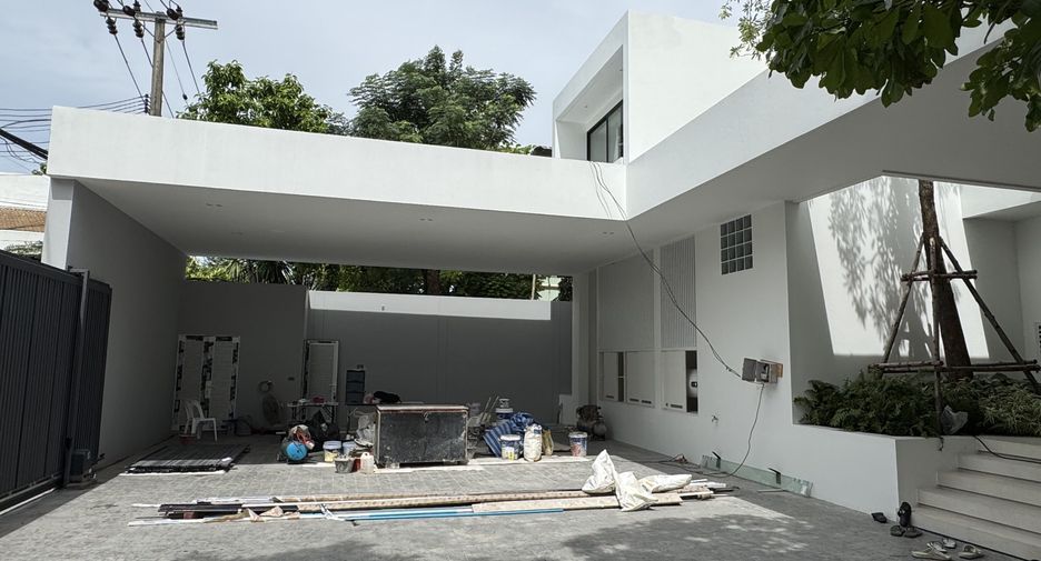 Haus zur Miete mit 4 Zimmer in Wang Thonglang, Bangkok
