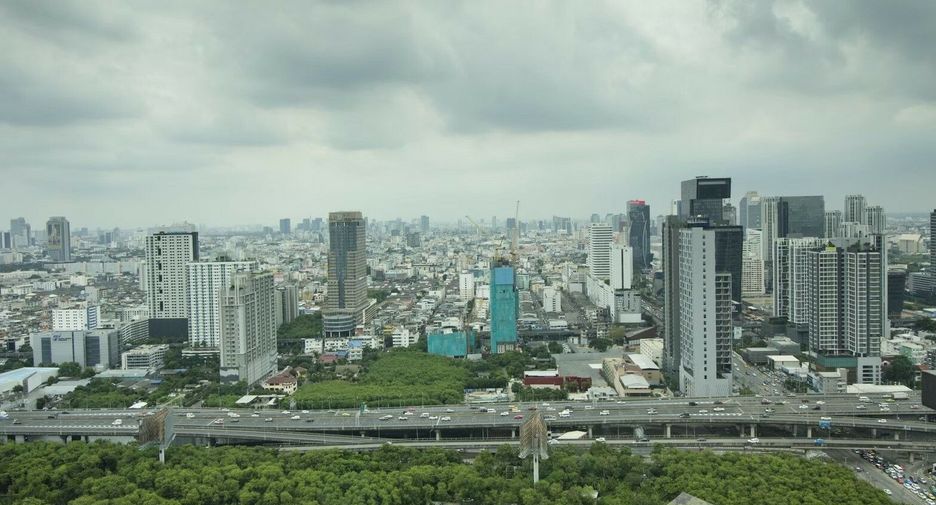 For rent 2 bedrooms condo in Watthana, Bangkok