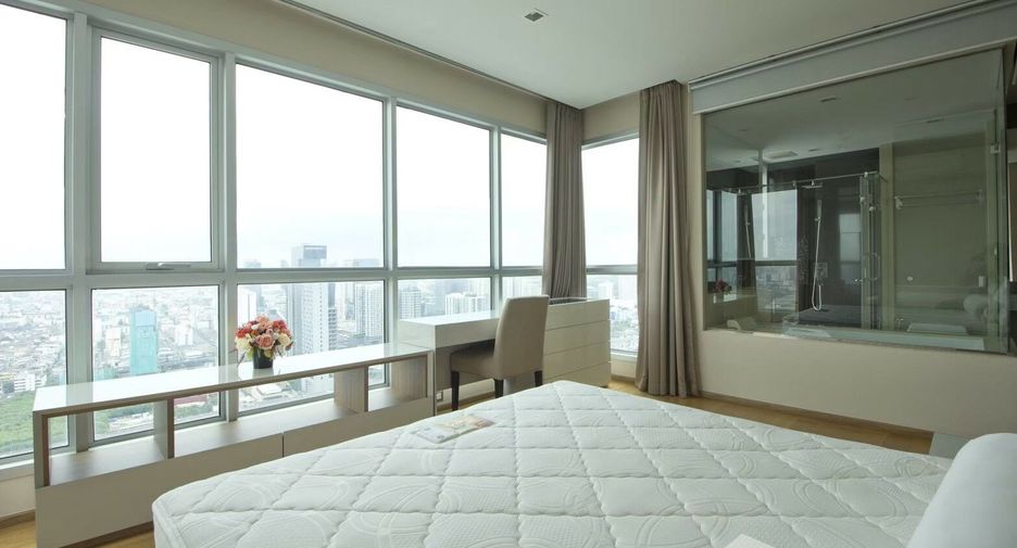 For rent 2 bedrooms condo in Watthana, Bangkok