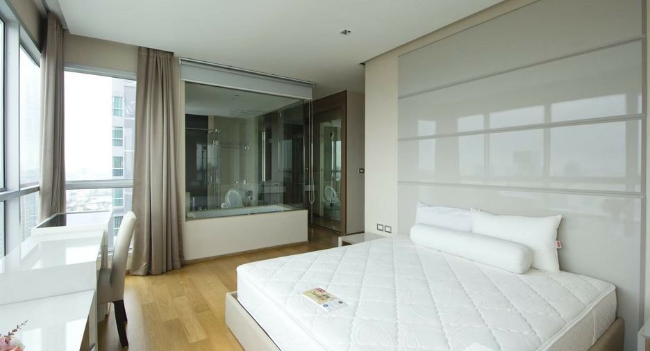 For rent 2 bedrooms condo in Watthana, Bangkok