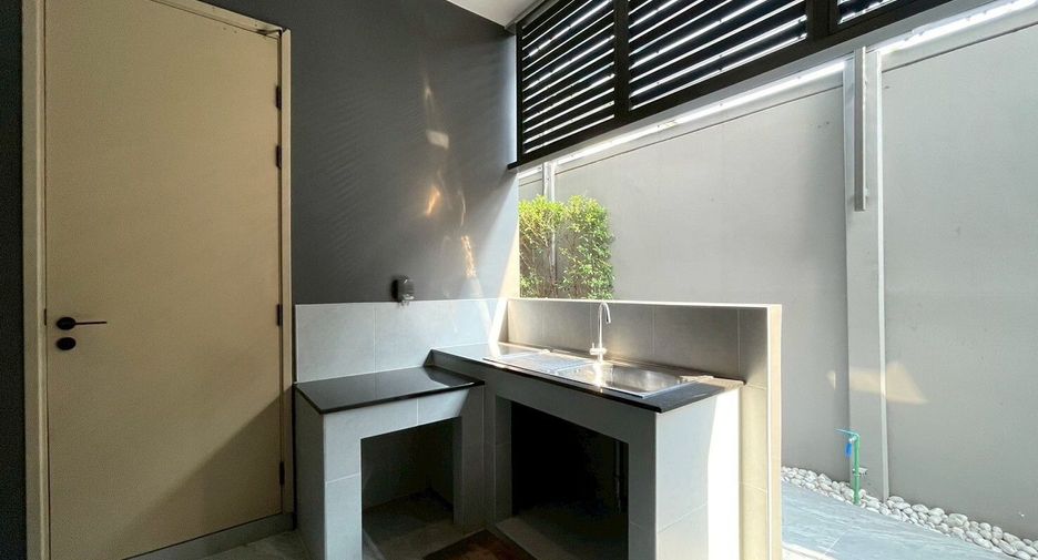 For rent 4 bedrooms house in Suan Luang, Bangkok