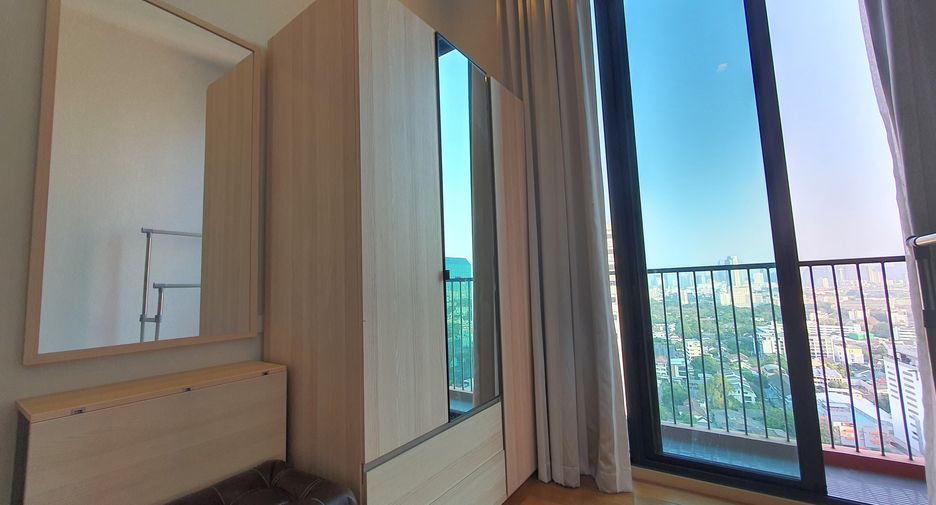 For rent 2 bedrooms condo in Phaya Thai, Bangkok
