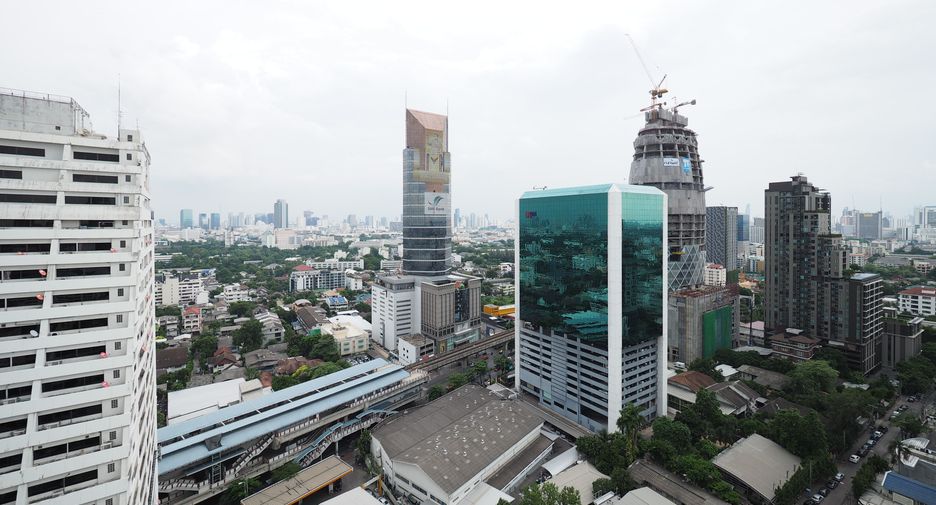 For rent 2 bedrooms condo in Phaya Thai, Bangkok