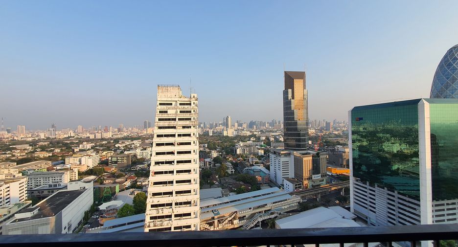 For rent 2 bedrooms condo in Phaya Thai, Bangkok
