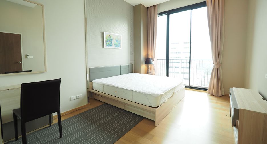 For rent 2 bedrooms condo in Phaya Thai, Bangkok
