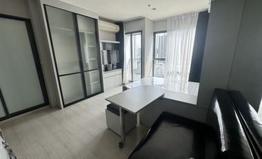À louer studio condo à Huai Khwang, Bangkok