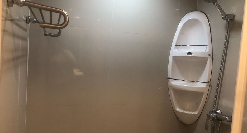 For rent 2 bedrooms condo in Yan Nawa, Bangkok