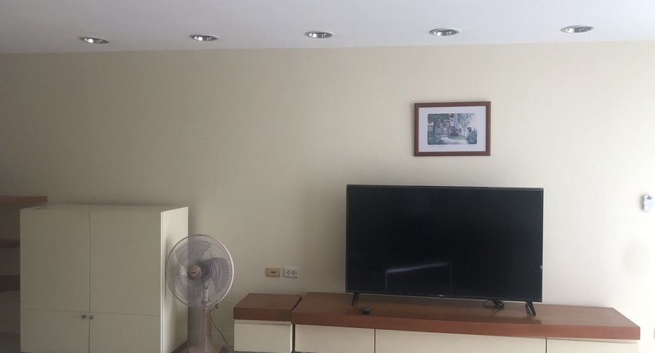 For rent 2 bedrooms condo in Yan Nawa, Bangkok