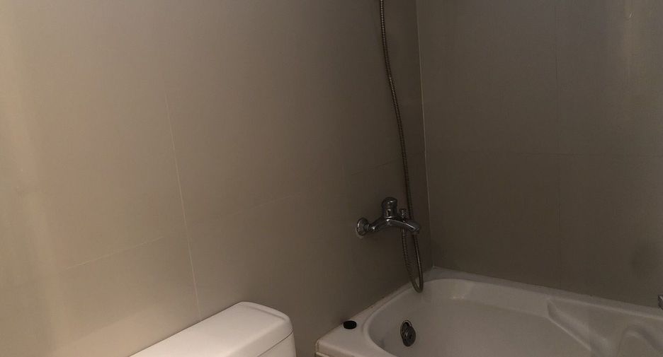 For rent 2 bedrooms condo in Yan Nawa, Bangkok