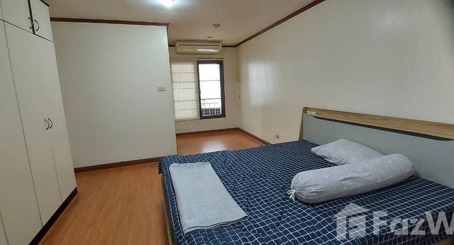 For rent 3 bedrooms condo in Khlong Toei, Bangkok