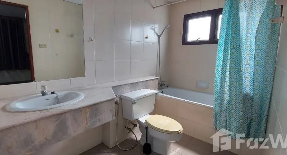 For rent 3 bedrooms condo in Khlong Toei, Bangkok