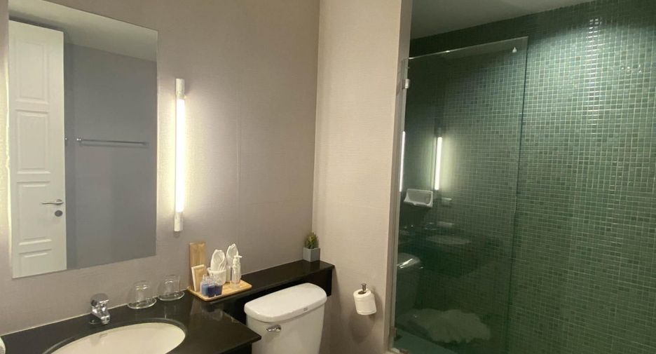 For rent 3 bedrooms condo in Pathum Wan, Bangkok