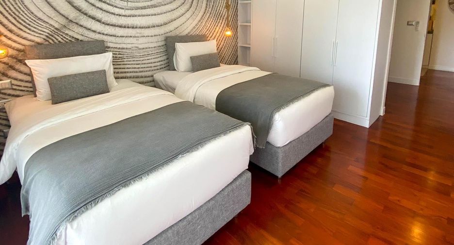 For rent 3 bedrooms condo in Pathum Wan, Bangkok