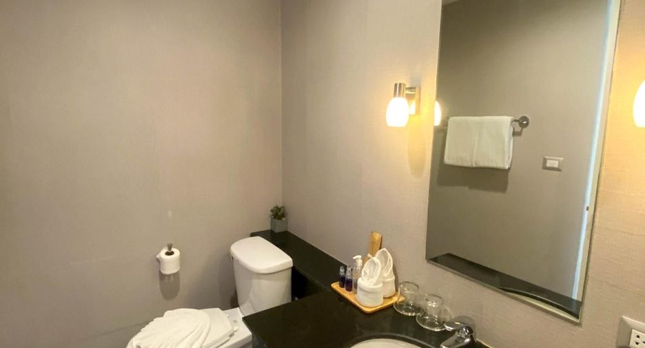 For rent 3 bedrooms condo in Pathum Wan, Bangkok