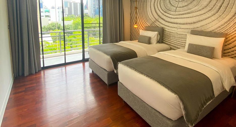 For rent 3 bedrooms condo in Pathum Wan, Bangkok