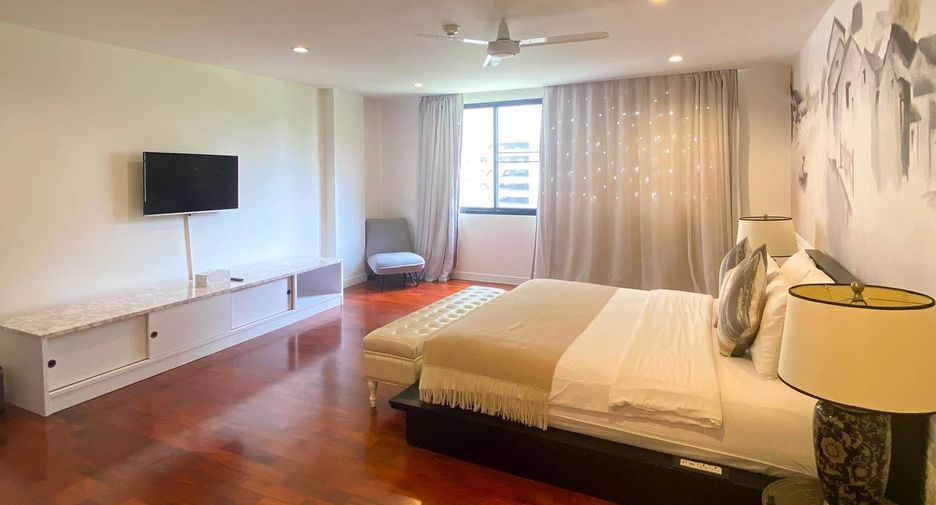 For rent 3 bedrooms condo in Pathum Wan, Bangkok