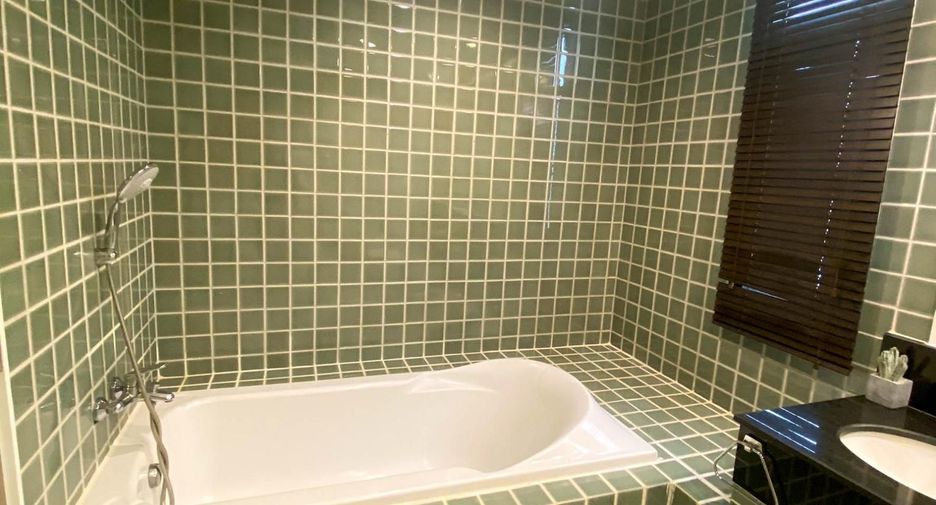 For rent 3 bedrooms condo in Pathum Wan, Bangkok