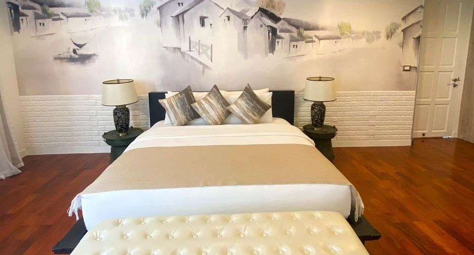 For rent 3 bedrooms condo in Pathum Wan, Bangkok