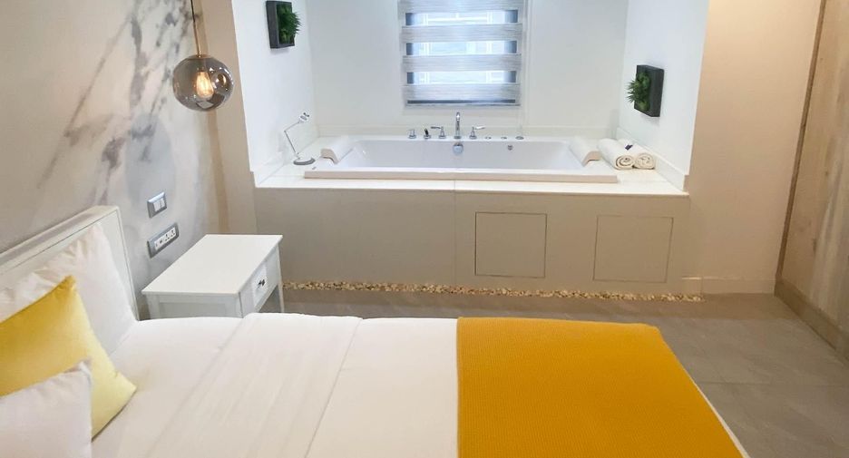 For rent 3 bedrooms condo in Pathum Wan, Bangkok