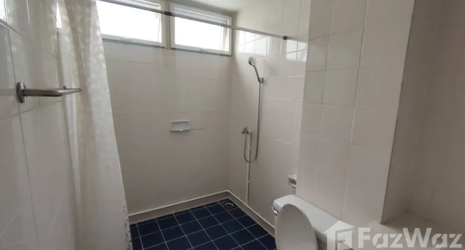 For rent 3 bedrooms apartment in Khlong Toei, Bangkok