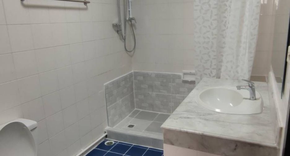 For rent 3 bedrooms apartment in Khlong Toei, Bangkok