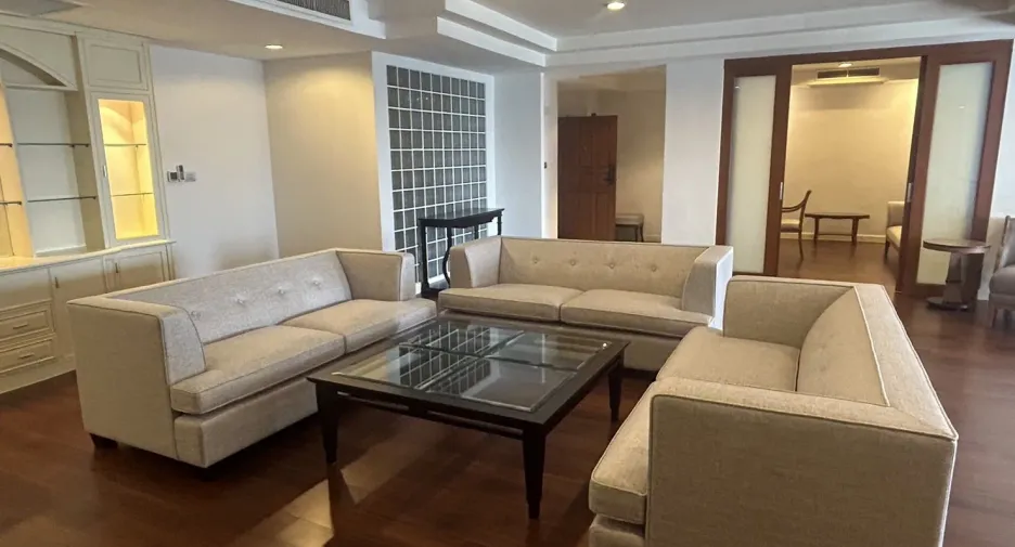 For rent 3 bedrooms apartment in Khlong Toei, Bangkok