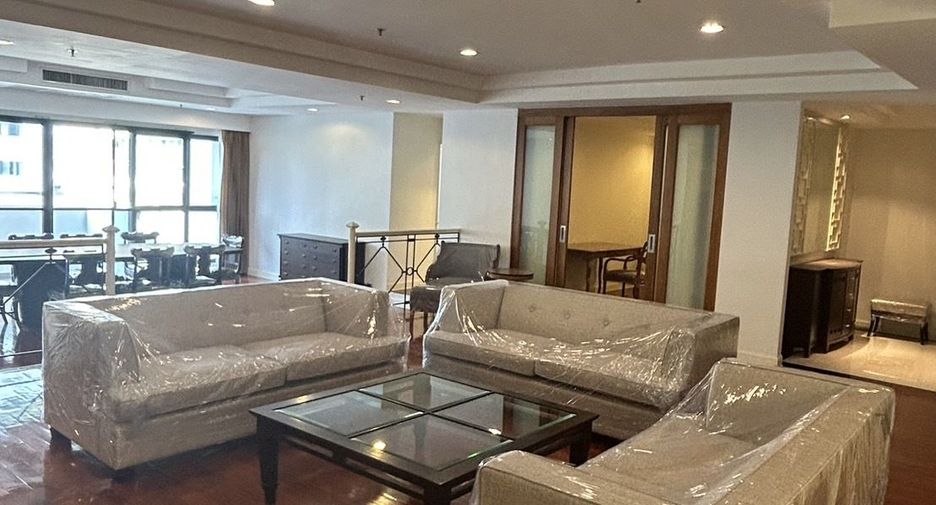 For rent 3 bedrooms apartment in Khlong Toei, Bangkok