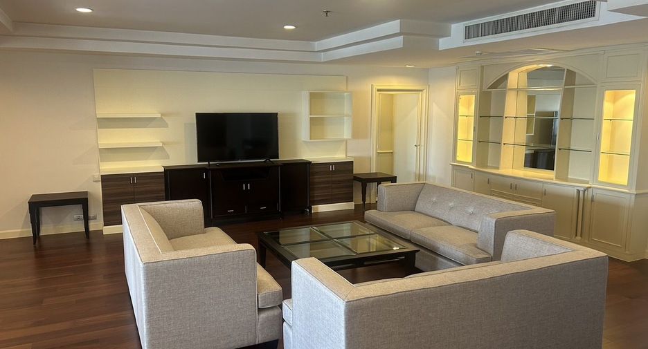 For rent 3 bedrooms apartment in Khlong Toei, Bangkok