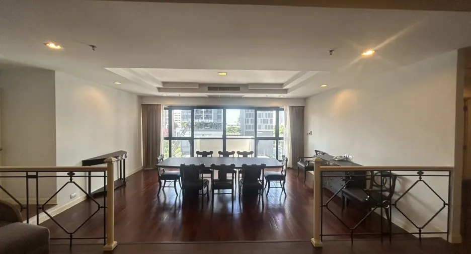 For rent 3 bedrooms apartment in Khlong Toei, Bangkok