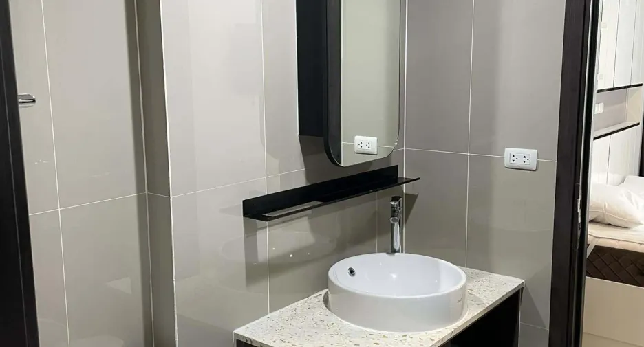 For rent 1 bed condo in Huai Khwang, Bangkok