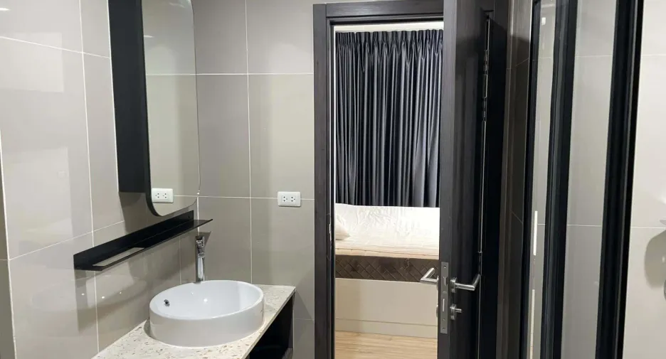 For rent 1 bed condo in Huai Khwang, Bangkok