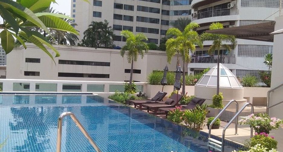 For rent 3 bedrooms condo in Khlong Toei, Bangkok