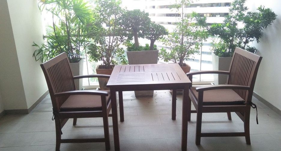 For rent 3 bedrooms condo in Khlong Toei, Bangkok