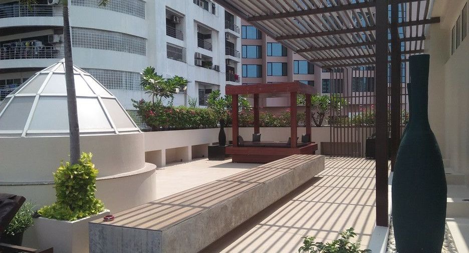 For rent 3 bedrooms condo in Khlong Toei, Bangkok