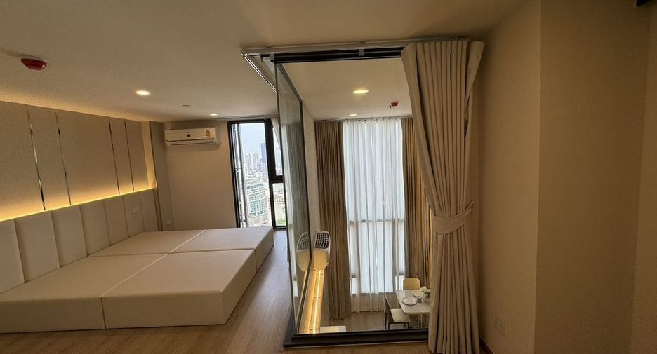 For rent 2 bedrooms condo in Khlong Toei, Bangkok