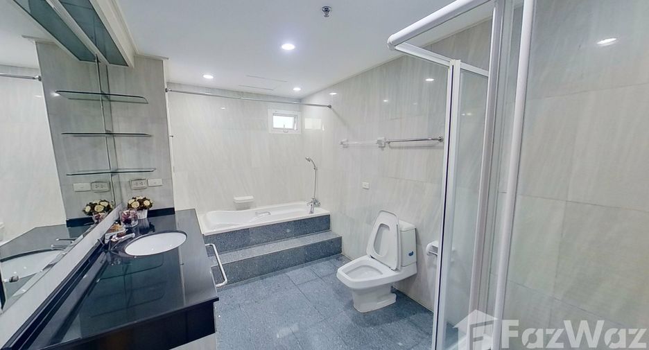 For rent 3 bedrooms condo in Khlong Toei, Bangkok