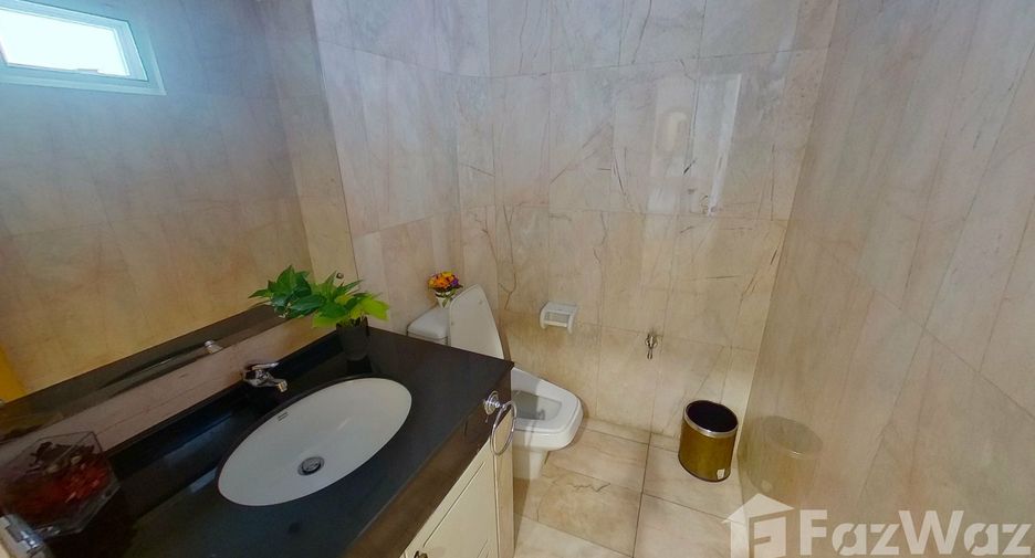 For rent 3 bedrooms condo in Khlong Toei, Bangkok