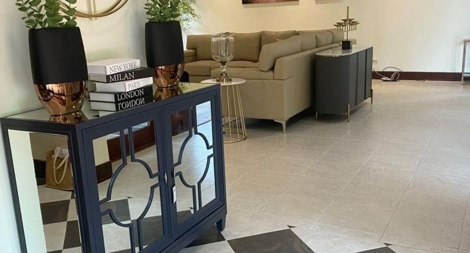 For rent 5 bedrooms house in Suan Luang, Bangkok