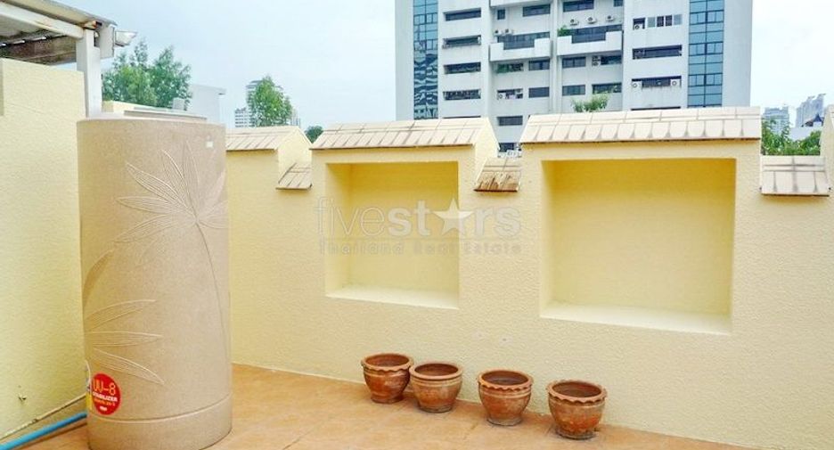 For rent 3 bedrooms house in Watthana, Bangkok