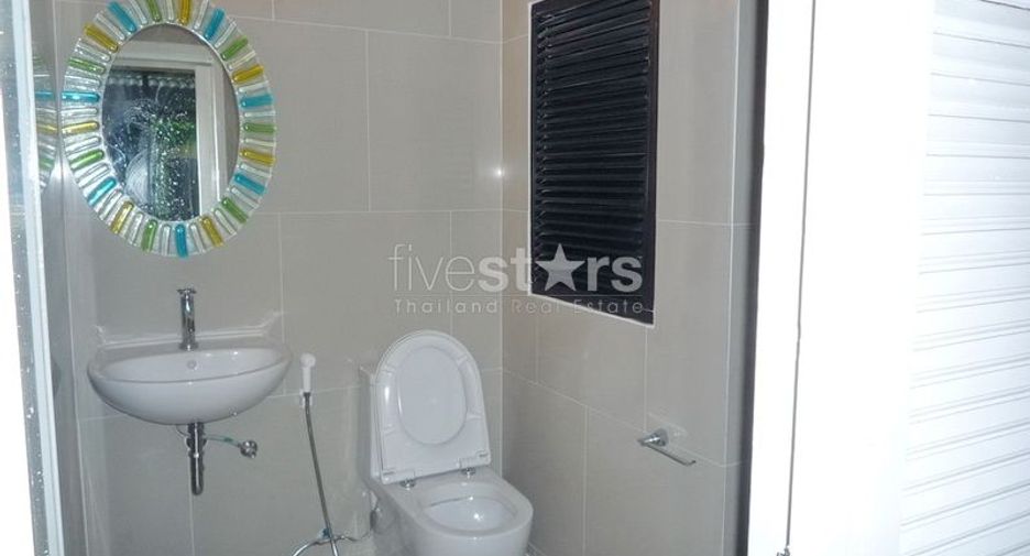 For rent 3 bedrooms house in Watthana, Bangkok