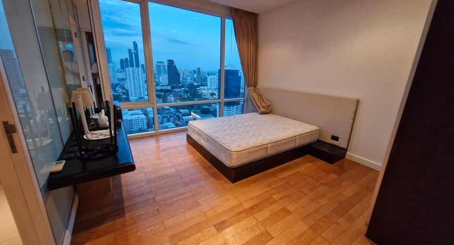 For rent 3 bedrooms condo in Khlong Toei, Bangkok