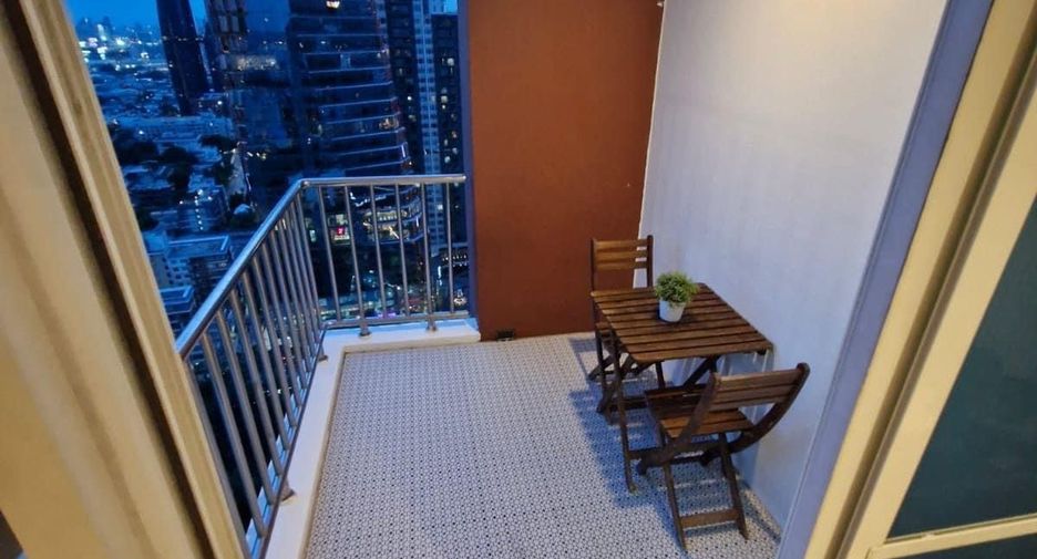 For rent 3 bedrooms condo in Khlong Toei, Bangkok