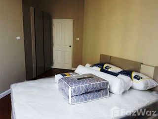 For rent 3 bedrooms condo in Huai Khwang, Bangkok