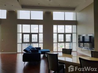 For rent 3 bedrooms condo in Huai Khwang, Bangkok